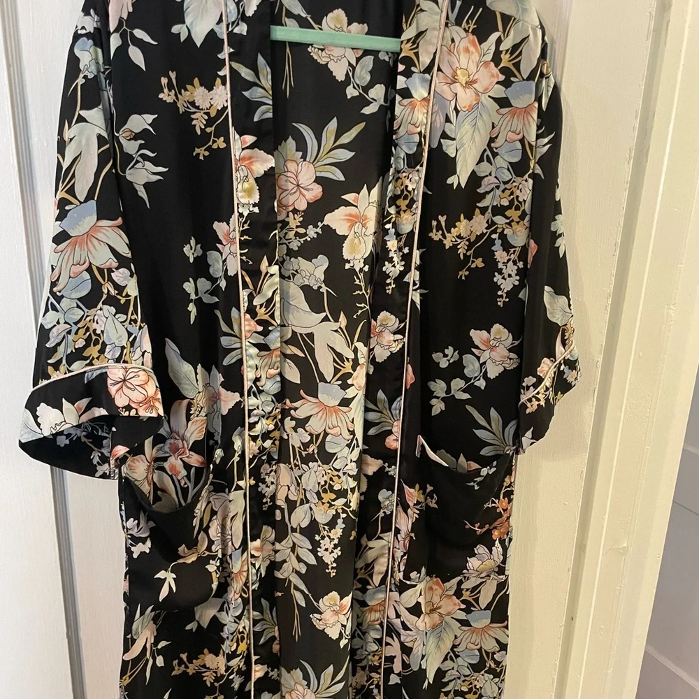 Bleuh Ciel Black Floral Kimono - Picture 3 of 3